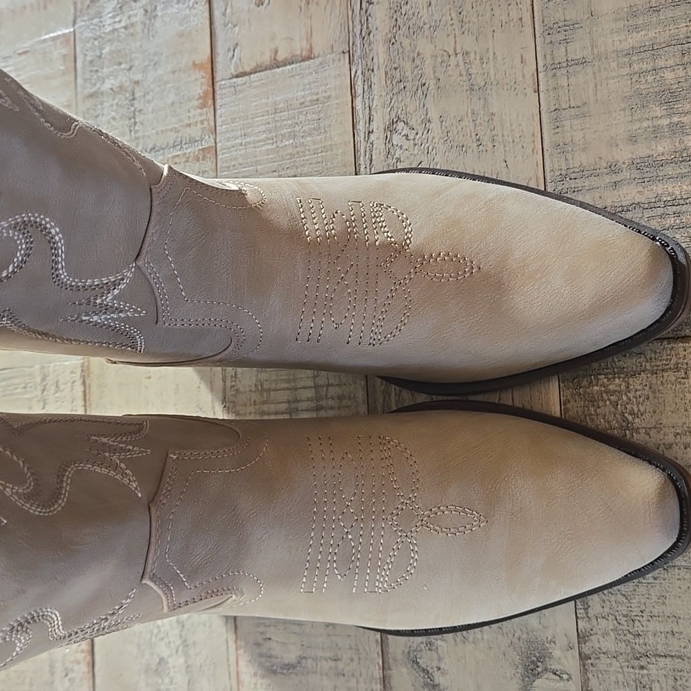Bone Color Light Cream Colored Western Women's Boots NWT - Picture 12 of 17